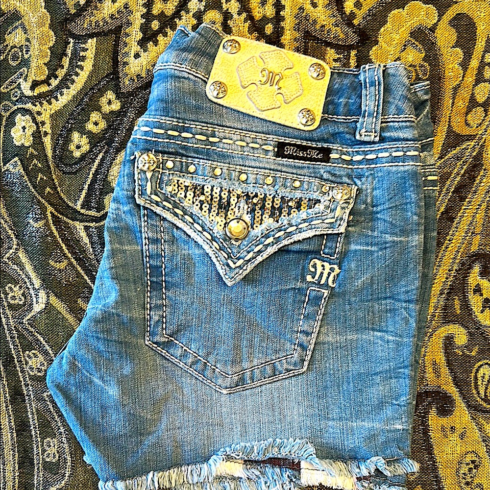 Miss Me NWOT 30 Stars & stripes Blue Jeans shorts with Distressed Vintage Look - Picture 9 of 15